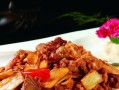 双菇炒肥牛（美味佳肴，营养丰富，家庭美食必备）
