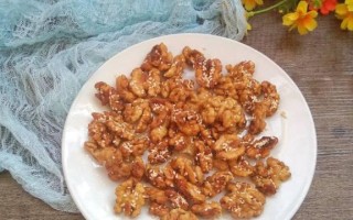 微波琥珀桃仁的制作方法（快速方便的健康小零食）