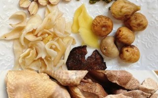 如何制作美味的玉米鲜菇乳鸽汤（一道营养丰富的汤品，暖心又暖胃！）