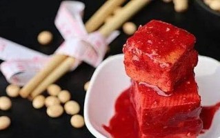 酥炸红糟梅花排骨，口感鲜美，令人回味无穷！