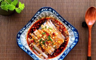 香菇酱拌乌鱼花凉粉，美味可口，健康养生！（粉质细腻，口感丰富，让你回味无穷。）