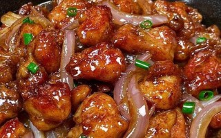 酸菜炒鸡腿肉的家常做法（口感酸爽，肉质嫩滑，营养丰富的美食佳选）
