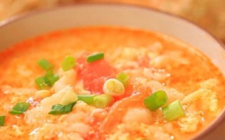 健康美味，如何制作一份营养丰富的以西红柿青菜疙瘩汤（以西红柿和青菜为主料，汤汁浓郁，口感清爽）