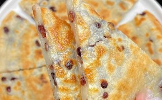 艾草糯米饼，一道绿色健康美食（营养丰富、清香扑鼻，以艾草为主料的糯米饼让你爱不释口）