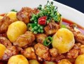 土豆蒸扎鸭，香酥美味的农家菜（传统美食的经典创新，鸭肉和土豆的完美结合）