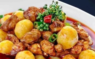 土豆蒸扎鸭，香酥美味的农家菜（传统美食的经典创新，鸭肉和土豆的完美结合）