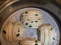 香辣葱花卷的制作方法（一起来尝试制作这道鲜美可口的中式面包吧！）
