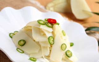 美味健康的杏鲍菇笋片料理（营养丰富，口感清爽，适合全家享用）