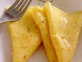 轻松做出美味水果牛奶煎饼（以香蕉和蓝莓为例，一步步教你制作）