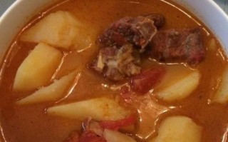 老北京经典家常菜之西红柿牛腩汤（丰富营养，口感丰满，家庭料理必备）