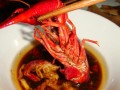 油焖麻辣小龙虾，鲜香口感让你回味无穷（征服你的味蕾，不止是麻辣）