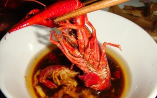 油焖麻辣小龙虾，鲜香口感让你回味无穷（征服你的味蕾，不止是麻辣）