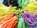 以三色拌切丝，轻松做出美味佳肴（健康美食，让你回味无穷）