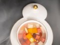 自制杏仁豆腐的做法（做出口感细腻、味道浓郁的杏仁豆腐，享受美食的乐趣）