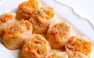 轻松做紫菜肉松卷（美味可口的营养餐）