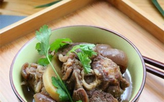 砂锅炖羊肉的做法及口感绝佳的秘诀（以红烧砂锅炖羊肉为例，完美展现羊肉鲜香的味道）