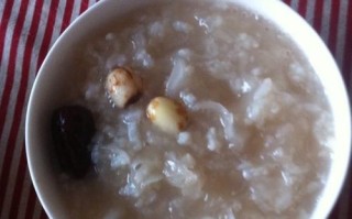 清凉夏日，尝一碗银耳樱桃粥（15分钟DIY，口感爽滑又营养）