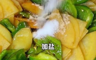青椒炒土豆片——美味又营养的家常菜（简单易学，营养丰富，青椒炒土豆片）