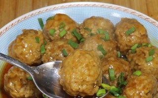 香酥花生渣肉丸的做法（以花生渣为材料，打造超级美味的肉丸）