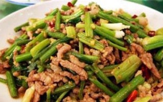 香芹炒牛里脊，美味佳肴不容错过（做法详解，让你轻松掌握）