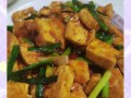 蒜苗炒菌菇，美味又养生（用蒜苗增味，让菌菇更鲜美）