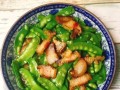 烧肉炒荷兰豆的美味做法（让荷兰豆焕发出诱人的颜色和香气，味道鲜美的秘诀！）