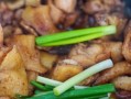 美味健康的沙姜鸡腿佳肴（用沙姜打造鲜香多汁的鸡腿，）