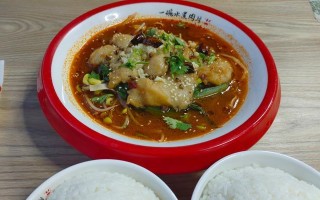酸菜水煮肉片的做法详解（领略四川美食之美，掌握正宗口味）
