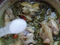 家常美食，酸菜猪蹄煲（做法简单，味道浓郁，酸菜猪蹄煲的秘密在这里！）