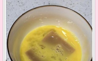 油煎年糕的制作方法（一口咬下，香甜爽口，口感丰富）