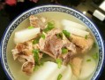 白萝卜大骨汤的制作方法（健康美味的营养汤/白萝卜与大骨的营养价值）
