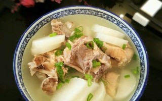 白萝卜大骨汤的制作方法（健康美味的营养汤/白萝卜与大骨的营养价值）