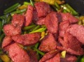 美味又营养的蒜薹炒土豆条（以蒜薹为主角，让土豆条更香更美味）