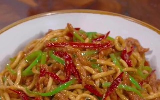 美味包菜肉丝炒面的做法（教你如何煮出口感细腻的面条，让家人和朋友赞不绝口）