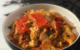 美味可口的蟹柳炒蛋（蟹柳炒蛋的制作方法及口感）