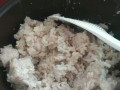 芋头闷饭，美味又健康（一道营养丰富的家常美食）