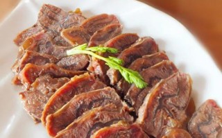 自制酱牛肉的做法（原材料选购、制作流程详解、口感美味）