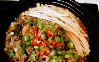 酸菜肥牛的制作方法（美味可口的传统中式菜肴）