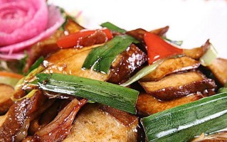 肉丝香干炒大蒜的美味秘籍（一道口感独特、风味浓郁的家常小炒）