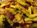 洋葱苦瓜五花肉的做法（香甜苦味交织，营养丰富的美味佳肴）
