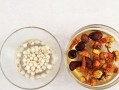 松茸莲子柴鸡汤的做法（美味养生，轻松享用）