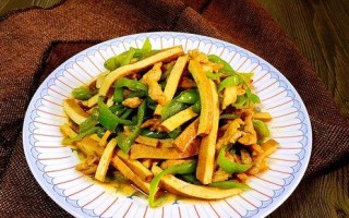 香辣干豆角炒肉的做法（家常美食，口感十足）