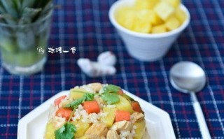 夏日简易炒饭的做法（清爽美味，快速上桌）
