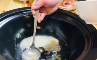 酸萝卜炖猪肚的健康美味（用酸萝卜调味，煮出口感极佳的猪肚汤）