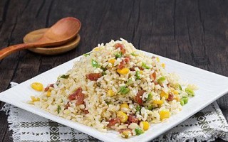阿布妈妈家特色炒饭的秘密（以一道炒饭，品味家的味道）