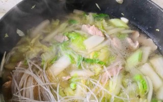 丸子白菜炖粉条，让你重温家的味道（家常美食，营养健康，粗粮美食，美味可口）