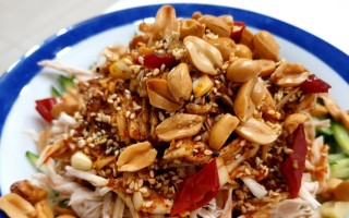 盐水鸡小黄瓜的做法（清新开胃的夏日美味）