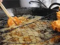 香煎油墩儿的制作方法（用最简单的步骤，做出美味的油墩儿）