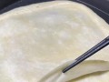 手把手教你制作薄如纸的春饼（从面团制作到烘焙，轻松做出口感酥脆的春饼）