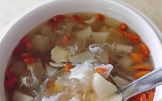 健康美味（以营养美容为理念，让你轻松掌握的雪莲银耳羹制作技巧）